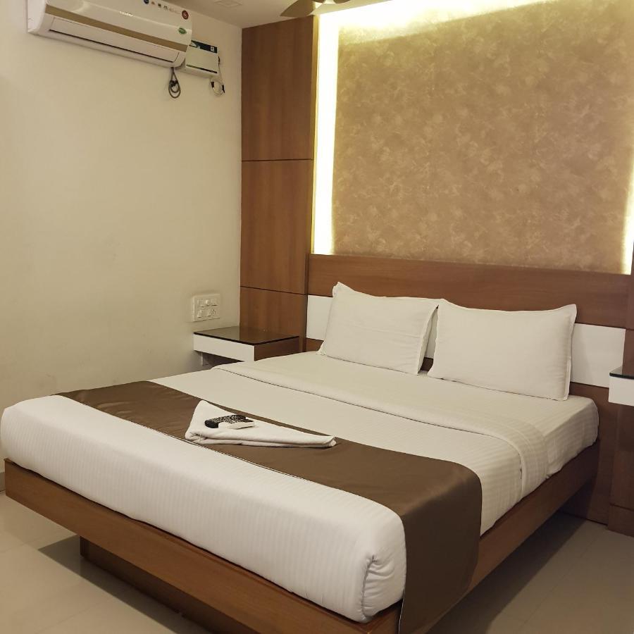 The Galaxy Suites Kochi Buitenkant foto