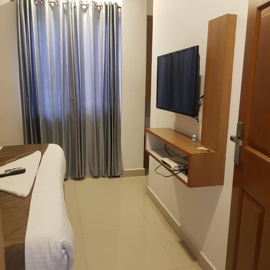 The Galaxy Suites Kochi Buitenkant foto