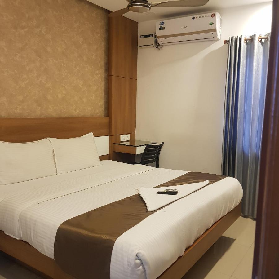 The Galaxy Suites Kochi Buitenkant foto