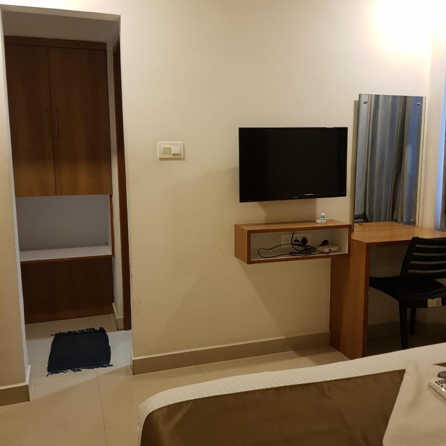 The Galaxy Suites Kochi Buitenkant foto