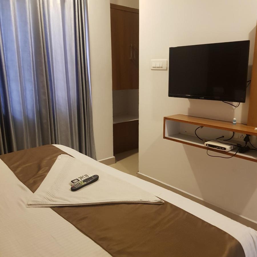 The Galaxy Suites Kochi Buitenkant foto