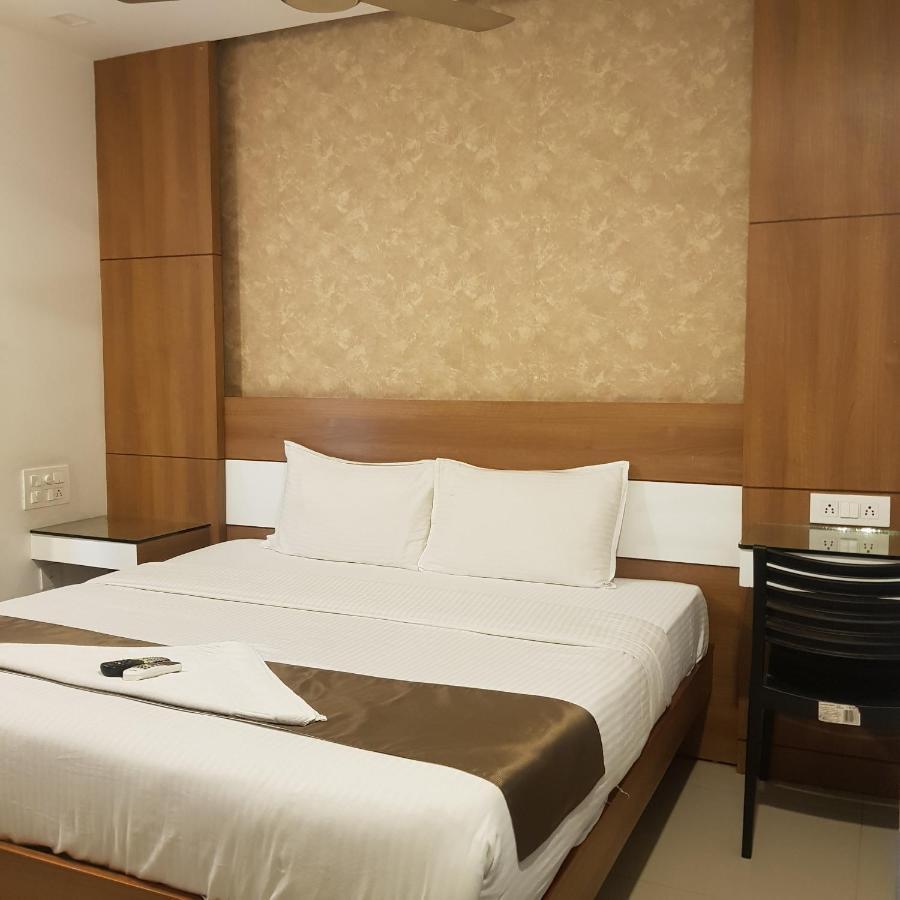 The Galaxy Suites Kochi Buitenkant foto