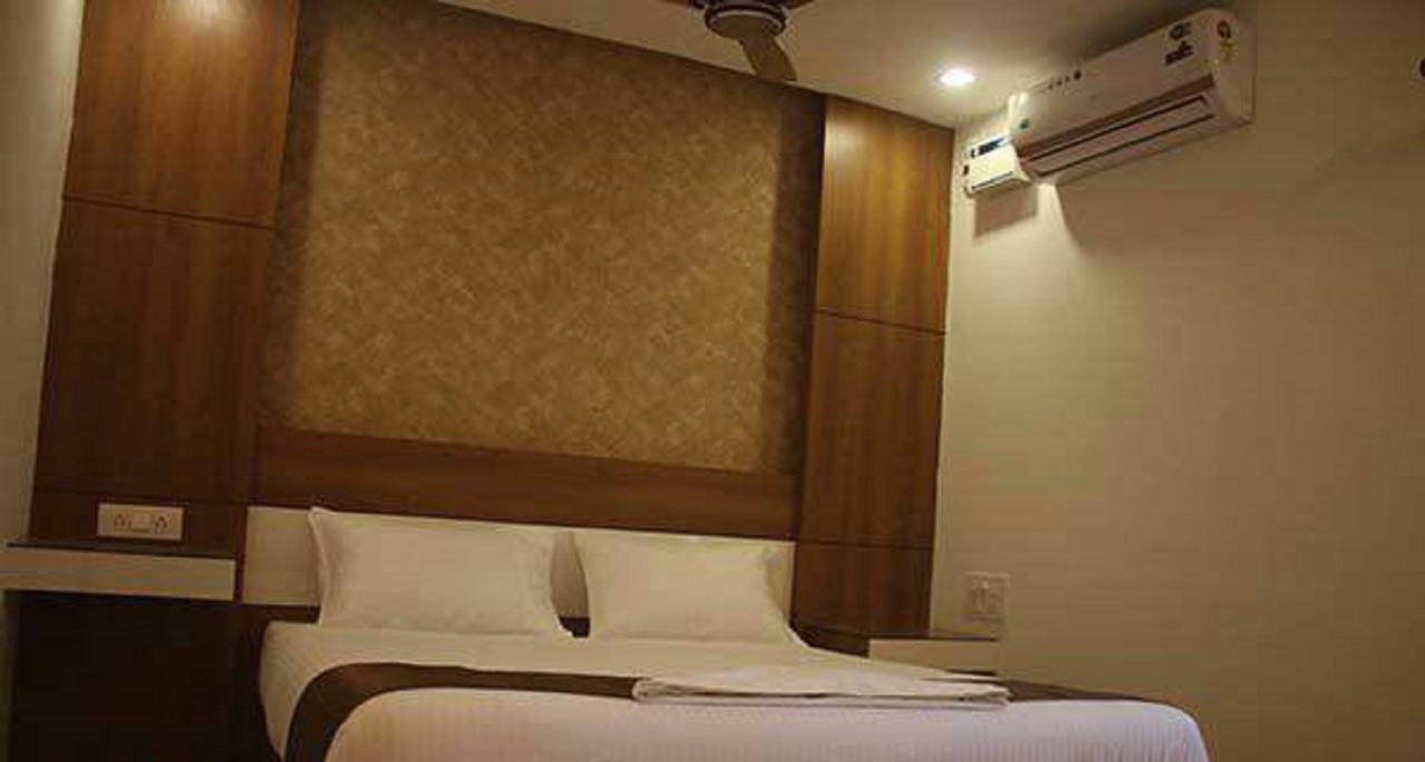 The Galaxy Suites Kochi Buitenkant foto