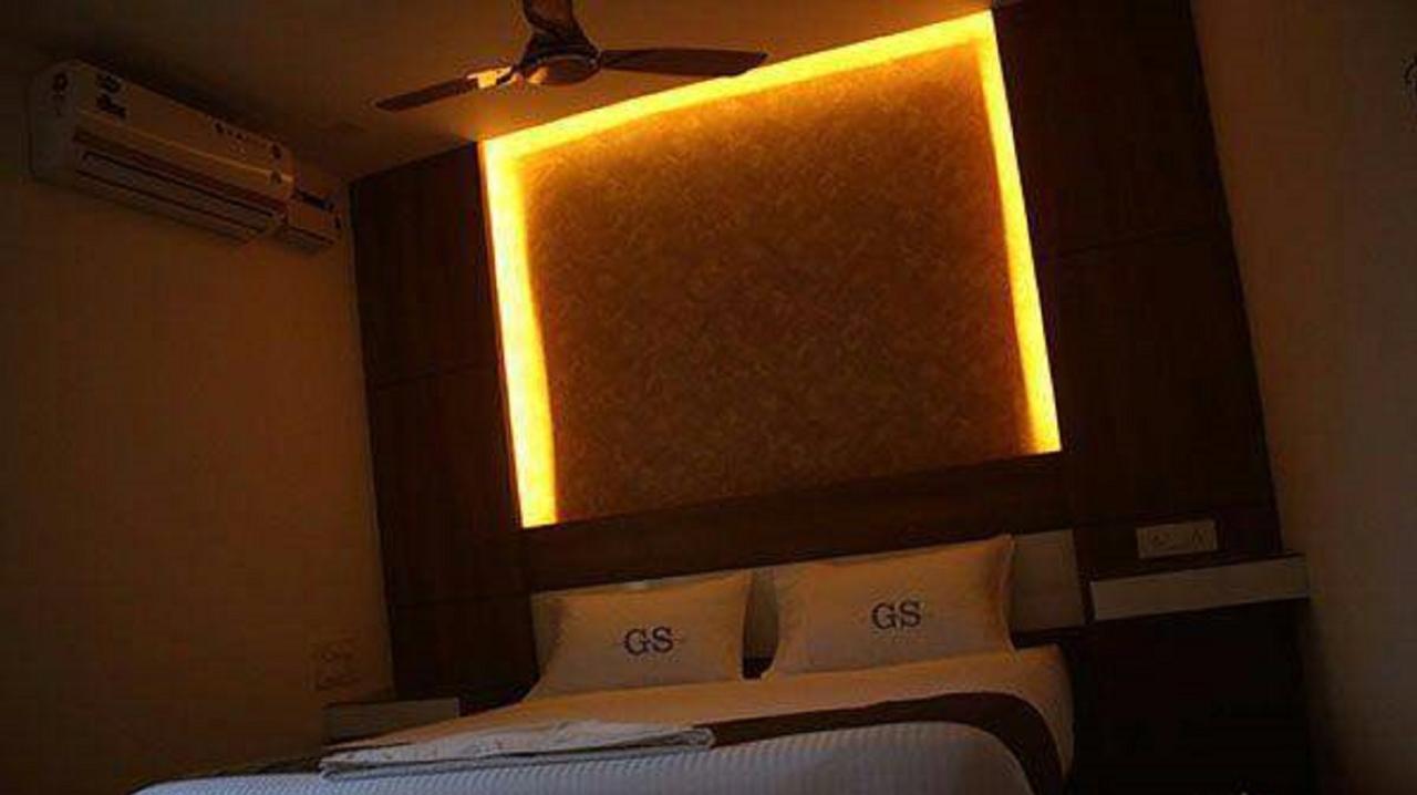 The Galaxy Suites Kochi Buitenkant foto