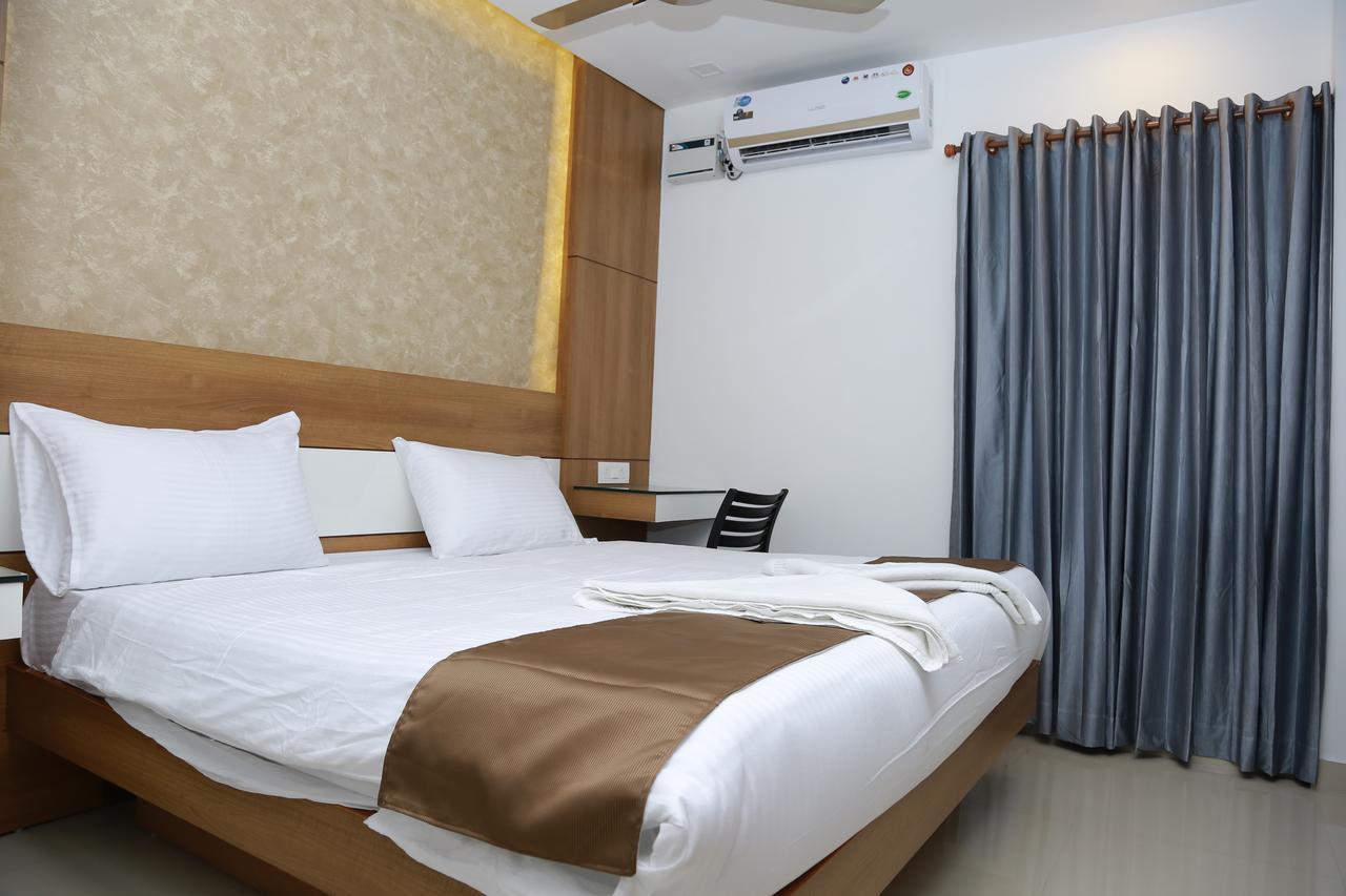 The Galaxy Suites Kochi Buitenkant foto
