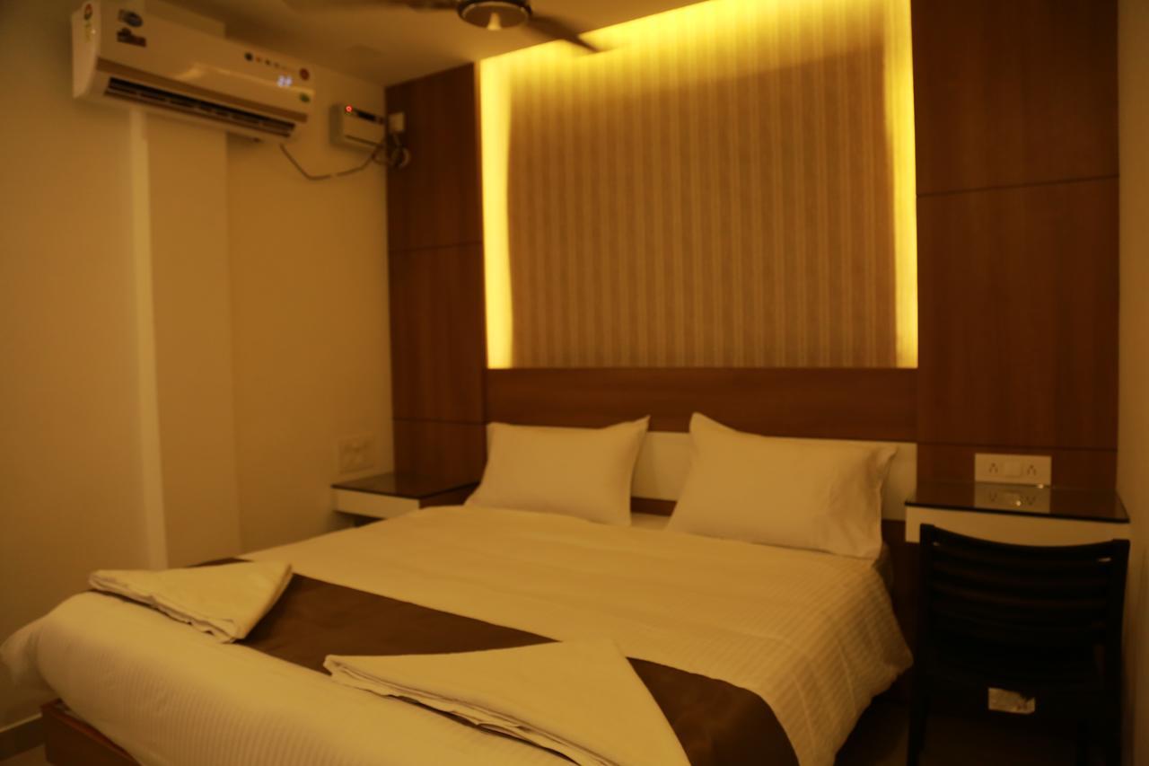 The Galaxy Suites Kochi Buitenkant foto