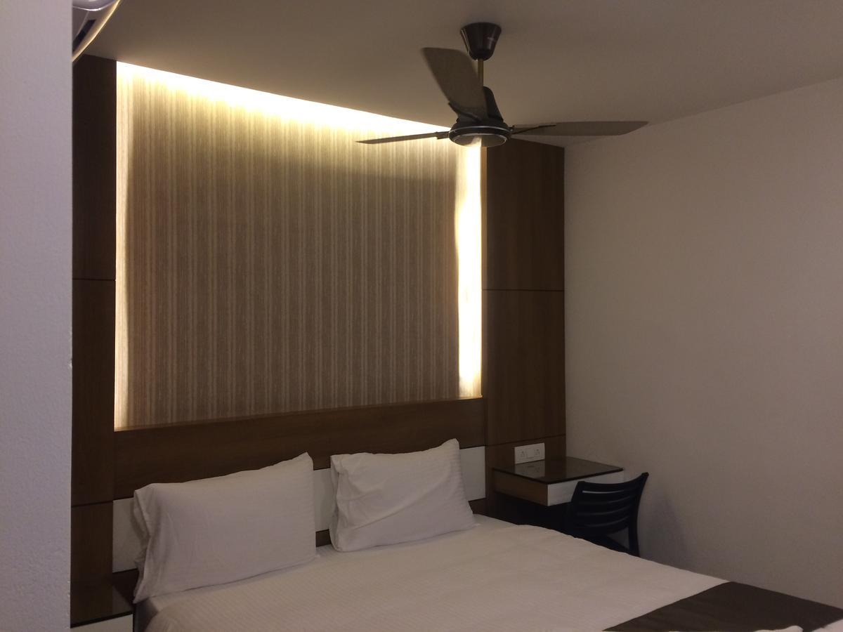 The Galaxy Suites Kochi Buitenkant foto