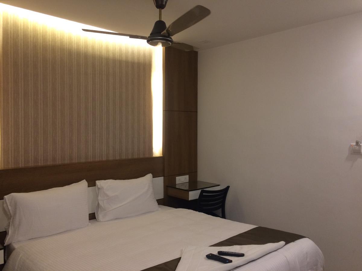 The Galaxy Suites Kochi Buitenkant foto